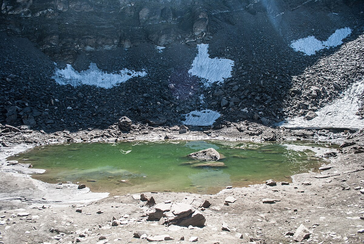 lake of skeletons